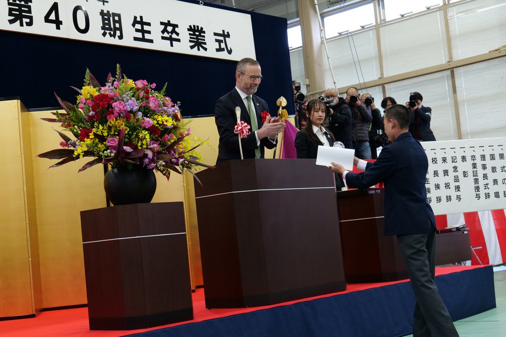 Ambassador of Ireland to Japan, Damien Cole, at the the Japan Racing Association School graduation