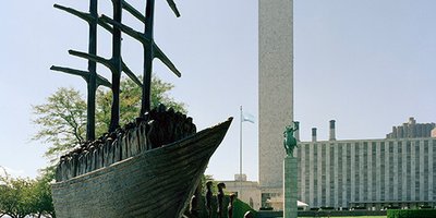 Arrival, a bronze sculpture by Dublin-born John Behan, depicts emigrants disembarking from the ship along two gangplanks towards New York’s East River.