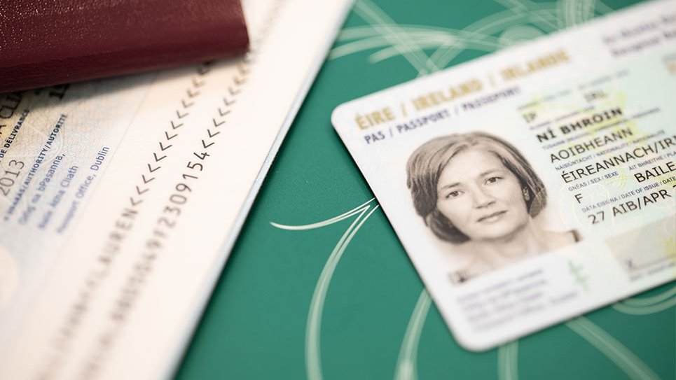 Image of an Irish passport card