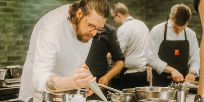 Chef Philipp Vogel preparing food