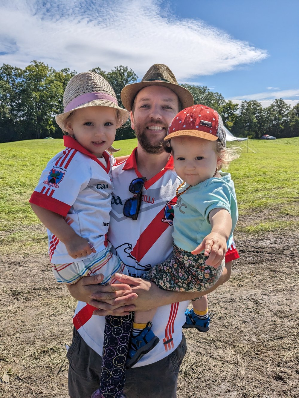 Dónall Ó Dubhghaill and his two daughters