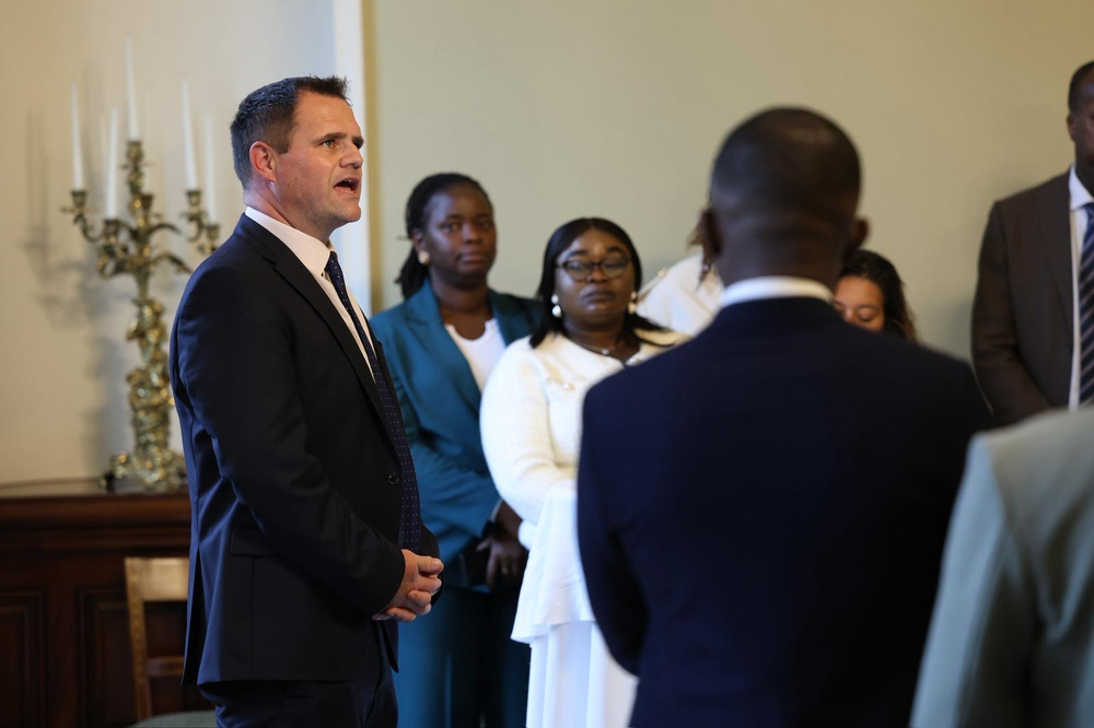 Minister Richmond with members of the visiting group