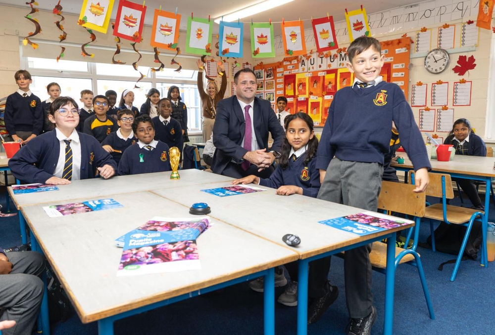 Minister Richmond with schoolchildren